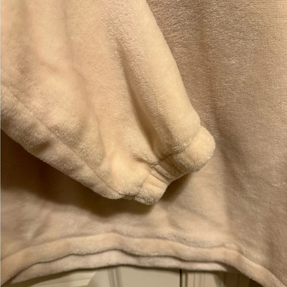 Lauren Conrad Cream Fleece w/ Hood. Size Small - Picture 4 of 8